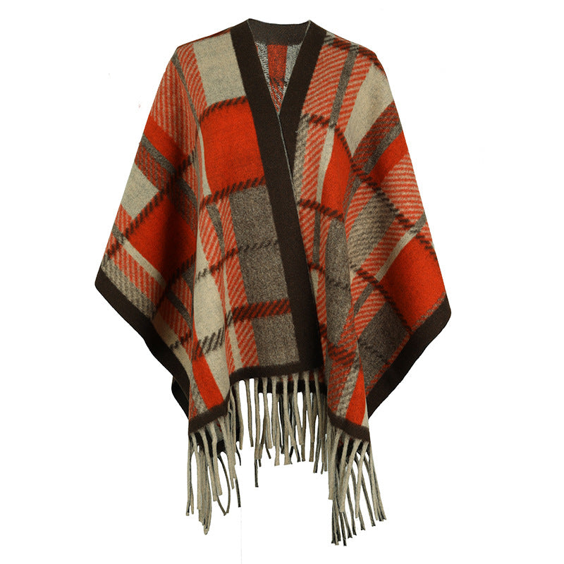 Damer elegant poncho med modern rutig mönster och fransar Mirla-Eva Jonsson