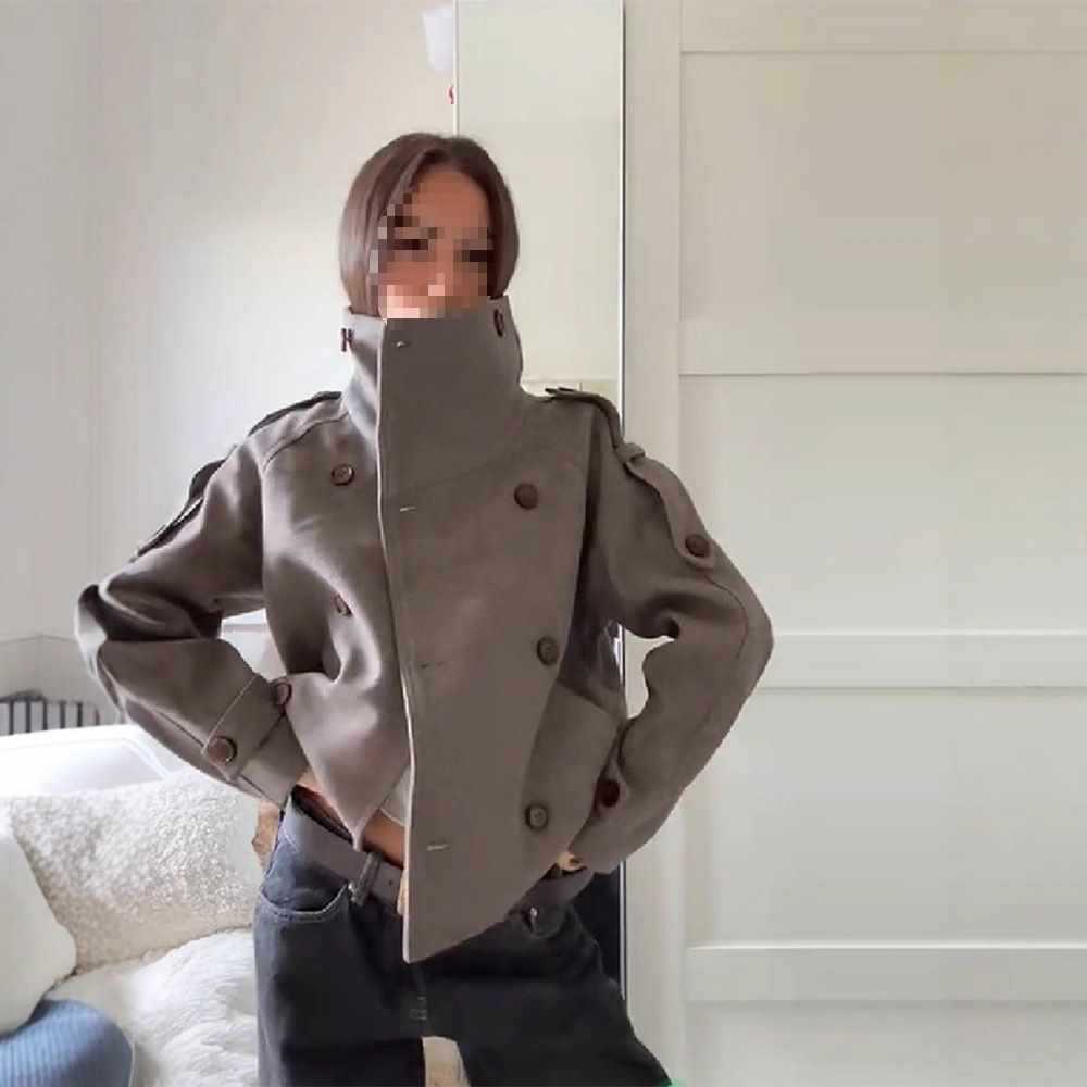 Damer elegant quiltad kappa med högt stängd krage och praktiska fickor Mirla-Eva Jonsson