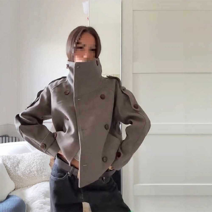 Damer elegant quiltad kappa med högt stängd krage och praktiska fickor Mirla-Eva Jonsson