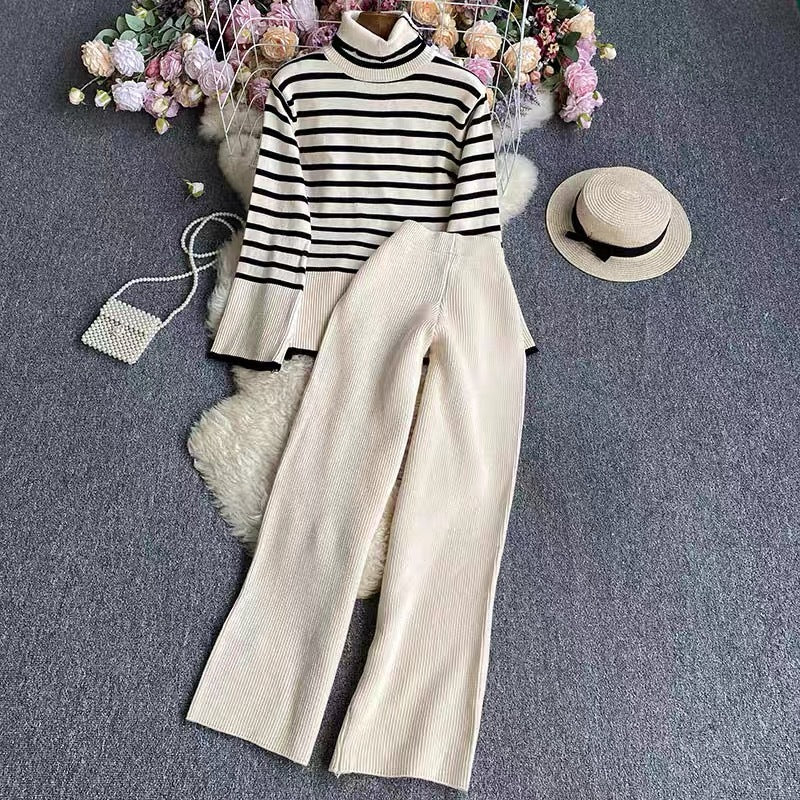 Damer elegant randigt stickat set med hög krage och vida ben Mirla-Eva Jonsson