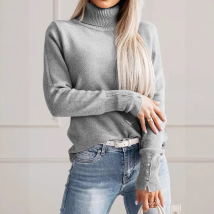 Damer elegant rullkragepolo med knapppdetaljer Mirla-Eva Jonsson