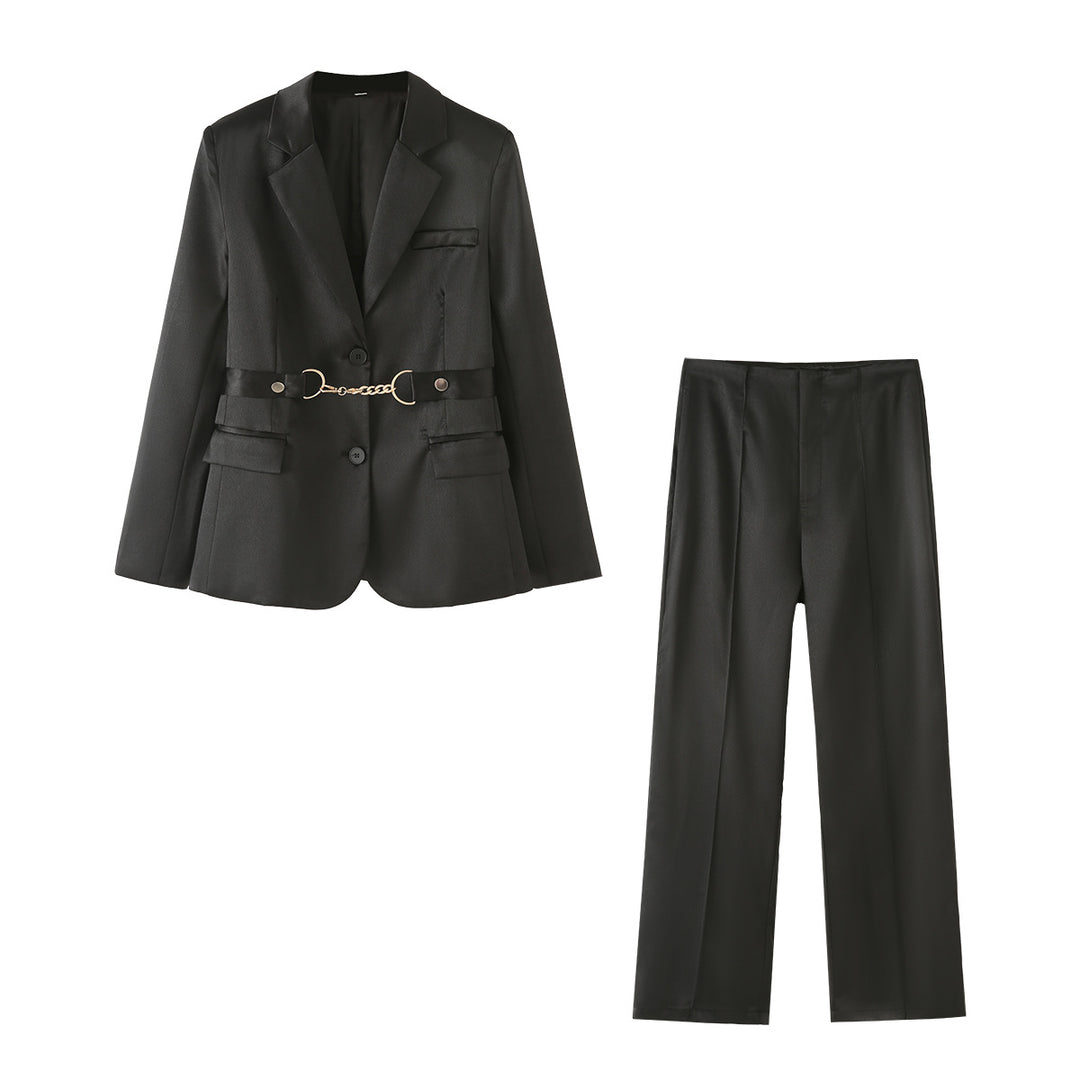 Damer elegant satin blazer-set med kedjeaccent Mirla-Eva Jonsson