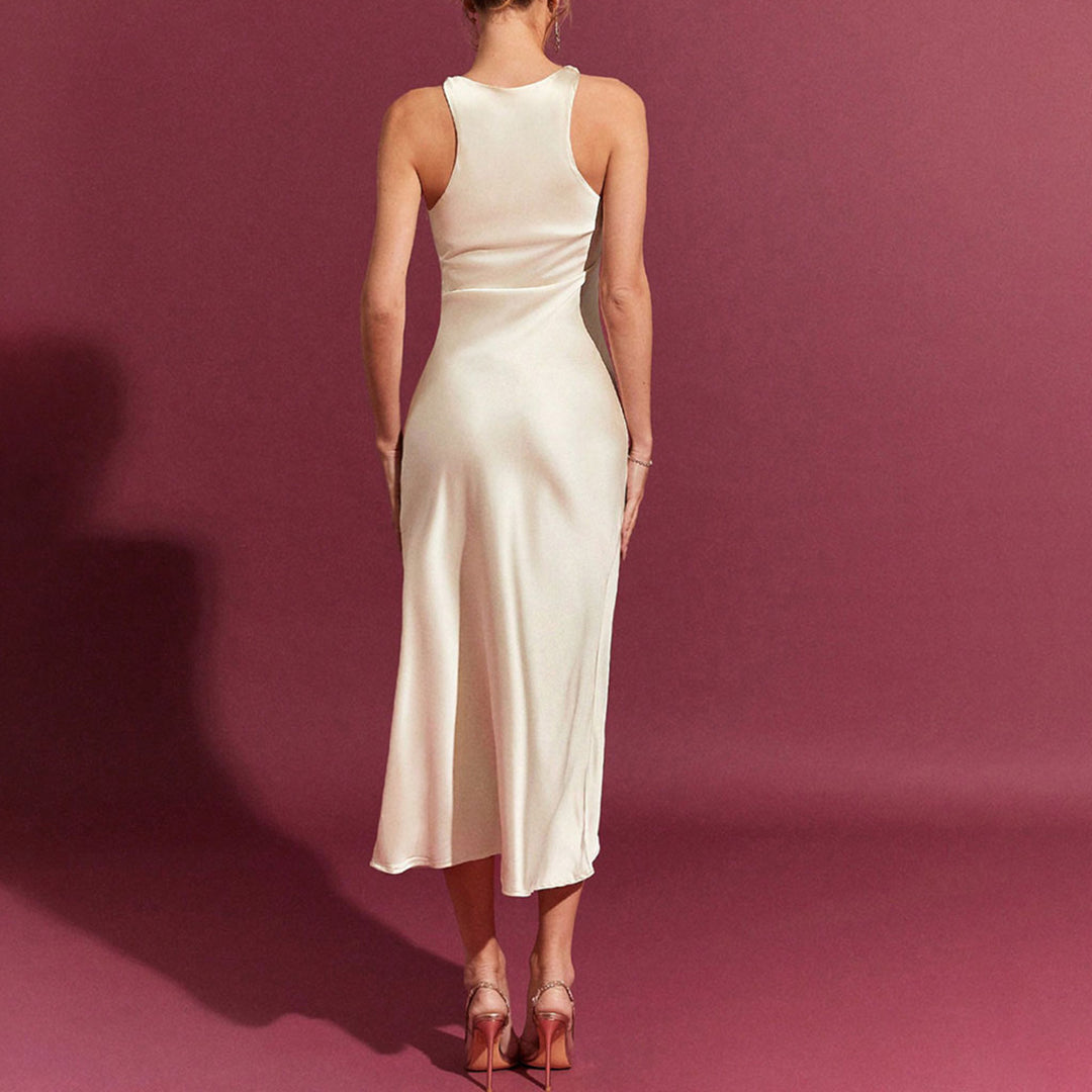 Damer elegant satin cocktailklänning med asymmetrisk skärning och figurnära design Mirla-Eva Jonsson