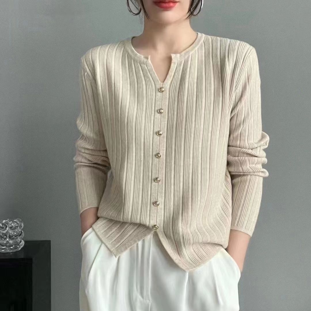 Damer elegant skjorta blus med fina veck och knapppdetaljer Mirla-Eva Jonsson