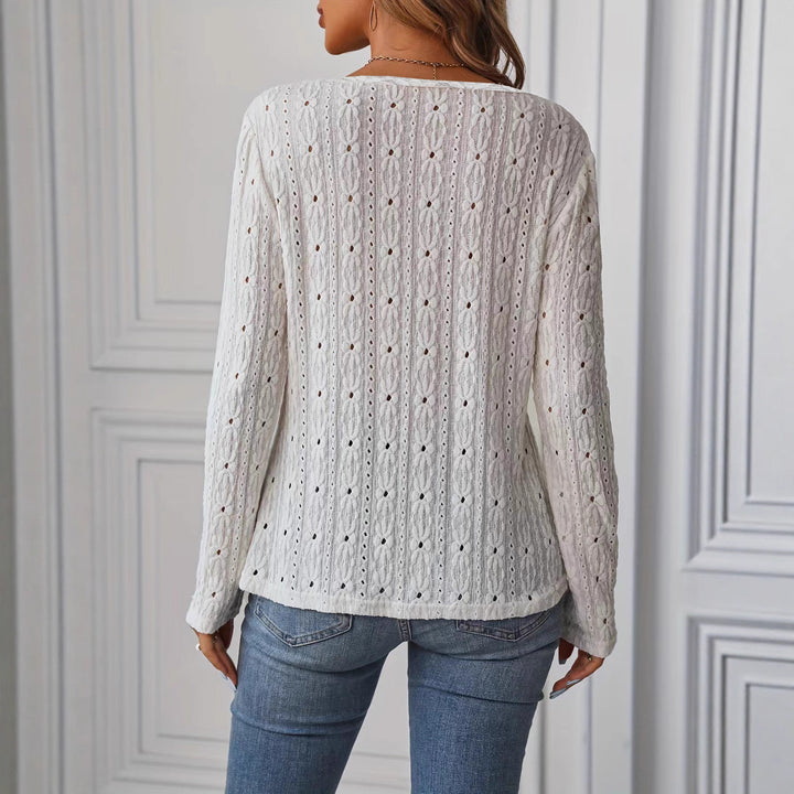 Damer elegant stickad blus med feminina knapppar Mirla-Eva Jonsson