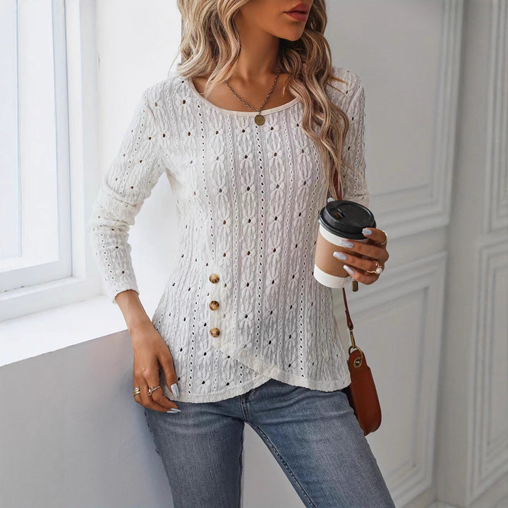 Damer elegant stickad blus med feminina knapppar Mirla-Eva Jonsson