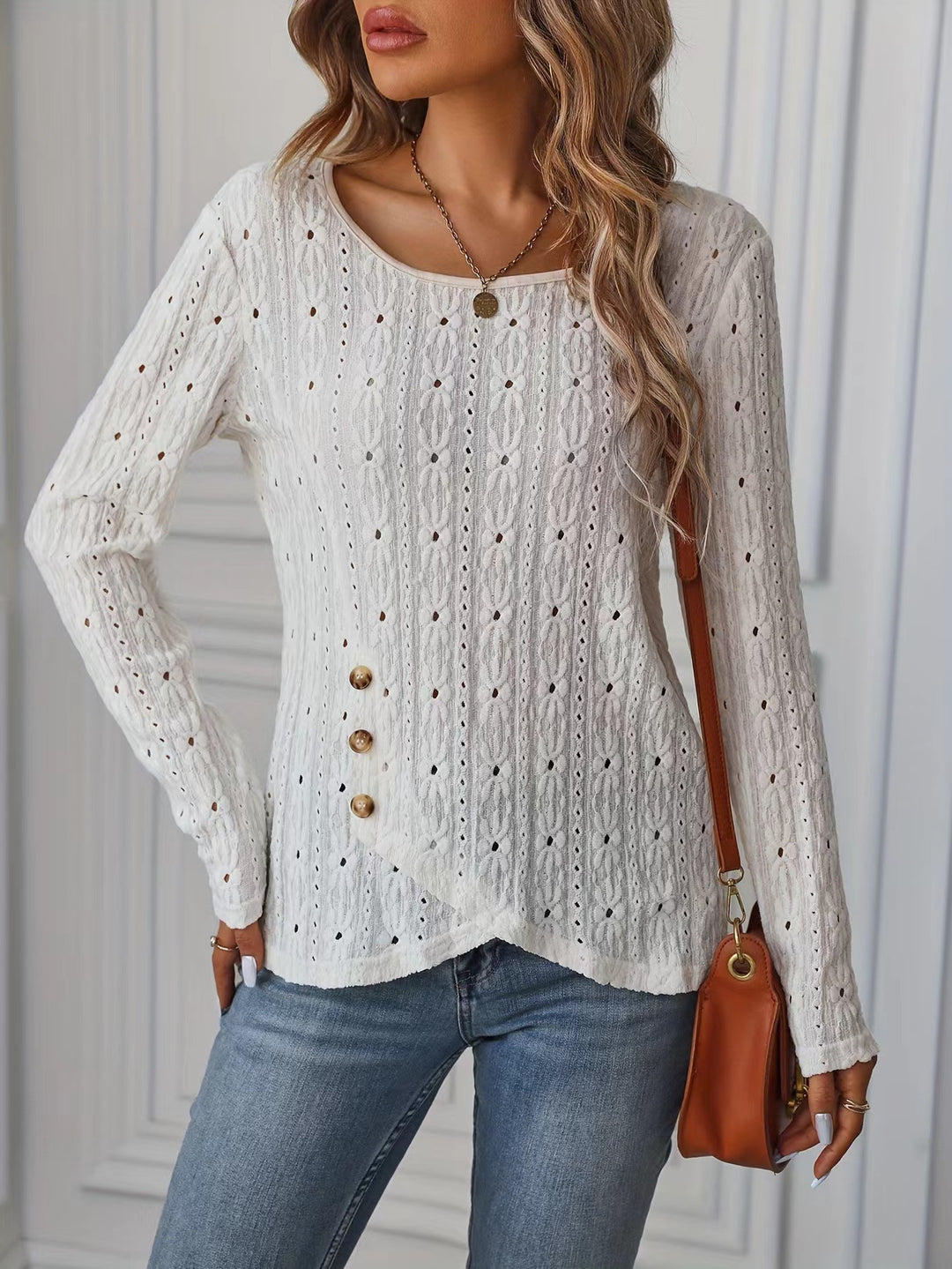 Damer elegant stickad blus med feminina knapppar Mirla-Eva Jonsson
