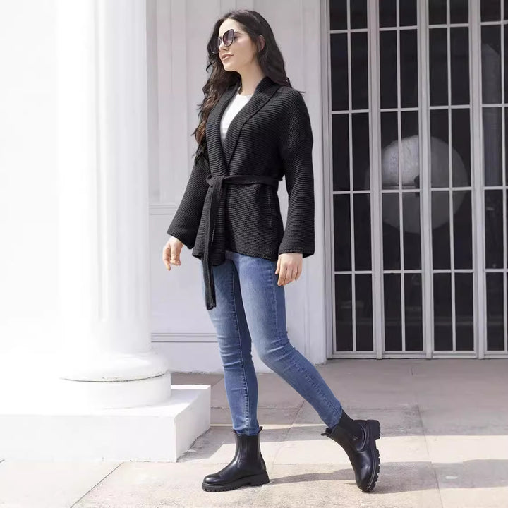 Damer elegant stickad cardigan med bälte och mjukt material Mirla-Eva Jonsson