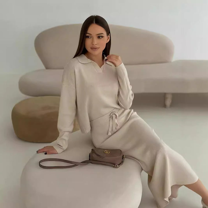 Damer elegant stickad dräktsuit med polokrage Mirla-Eva Jonsson
