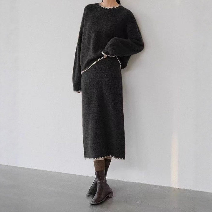 Damer elegant stickad ensemble med rundhals och fina ribbdetaljer Mirla-Eva Jonsson