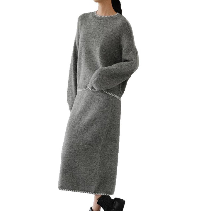 Damer elegant stickad ensemble med rundhals och fina ribbdetaljer Mirla-Eva Jonsson