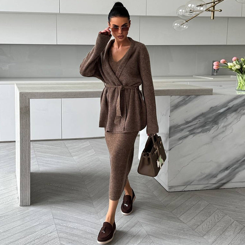 Damer elegant stickad ensemble med wrapjacka och blyertskjol Mirla-Eva Jonsson