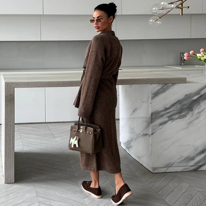 Damer elegant stickad ensemble med wrapjacka och blyertskjol Mirla-Eva Jonsson