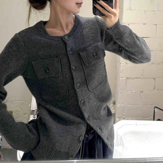 Damer elegant stickad jacka med knappdetaljer och fin textur Mirla-Eva Jonsson
