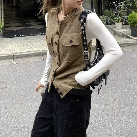 Damer elegant stickad jacka med knappdetaljer och fin textur Mirla-Eva Jonsson