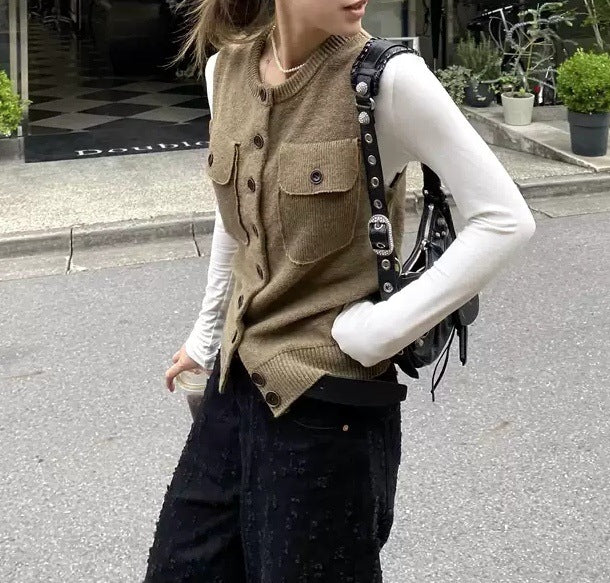 Damer elegant stickad jacka med knappdetaljer och fin textur Mirla-Eva Jonsson