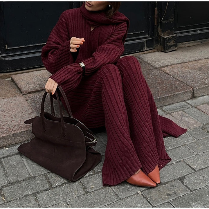 Damer elegant stickad kostym set med mjuk, ribbad design Mirla-Eva Jonsson