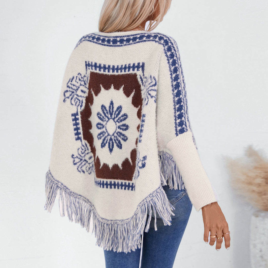 Damer elegant stickad poncho med konstfullt mönster och fransig avslutning Mirla-Eva Jonsson