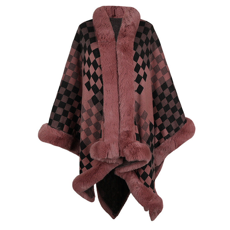Damer elegant stickad poncho med lyxig konstpälsbesättning och geometriskt mönster Mirla-Eva Jonsson