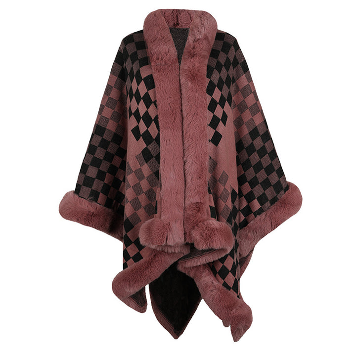 Damer elegant stickad poncho med lyxig konstpälsbesättning och geometriskt mönster Mirla-Eva Jonsson