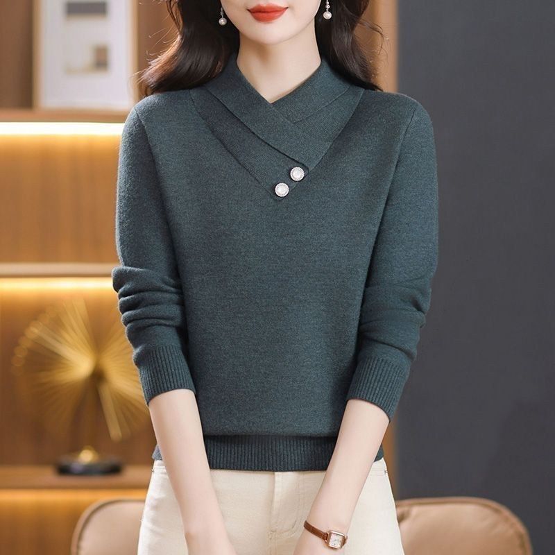 Damer elegant stickad pullover med chic V-hals och dekorativa knappdetaljer Mirla-Eva Jonsson