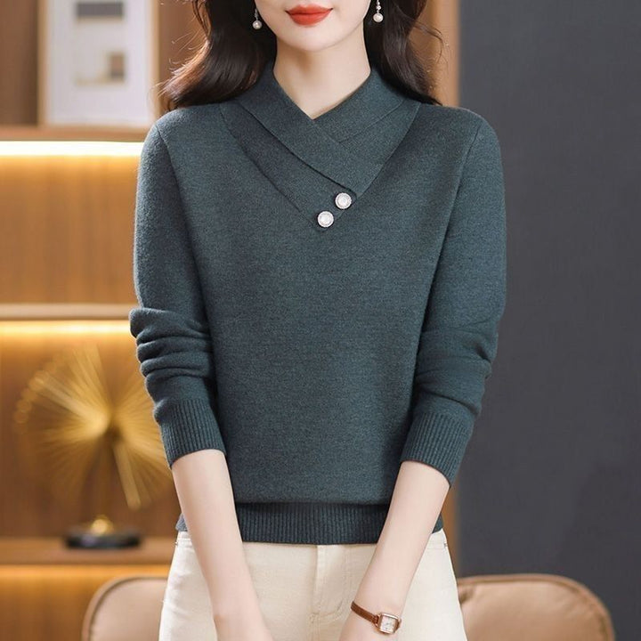 Damer elegant stickad pullover med chic V-hals och dekorativa knappdetaljer Mirla-Eva Jonsson