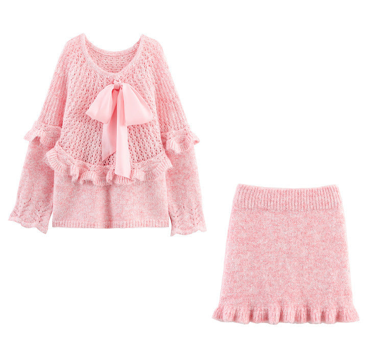 Damer elegant stickad set med volanger och rosett accenter Mirla-Eva Jonsson