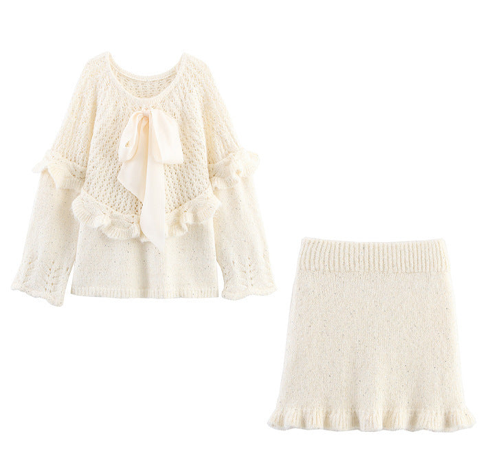 Damer elegant stickad set med volanger och rosett accenter Mirla-Eva Jonsson