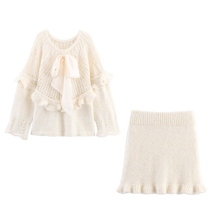 Damer elegant stickad set med volanger och rosett accenter Mirla-Eva Jonsson