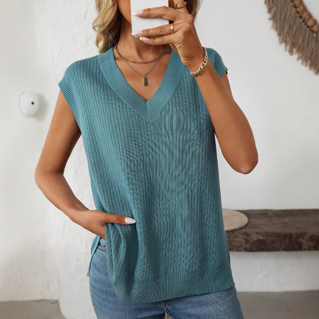 Damer elegant stickad topp med V-ringning och fin ribbstruktur Mirla-Eva Jonsson