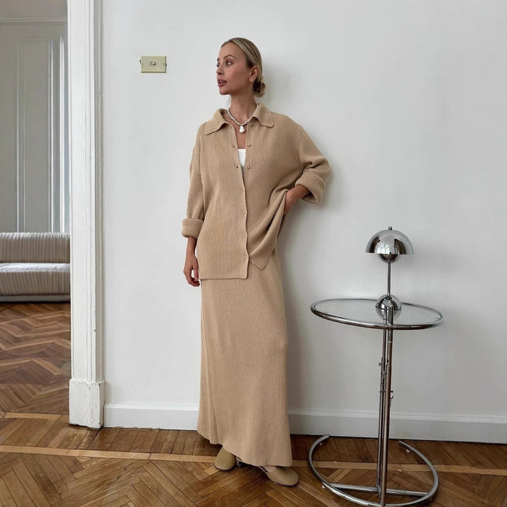 Damer elegant stickat ensemble med knäppbart överdel och lång kjol Mirla-Eva Jonsson