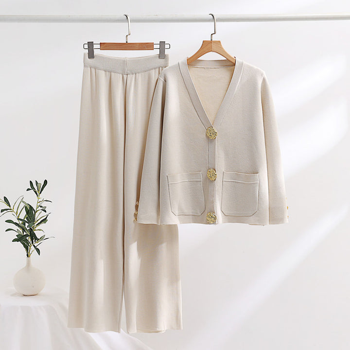 Damer elegant stickat loungeklädesset med vida ben och vackra knappar Mirla-Eva Jonsson