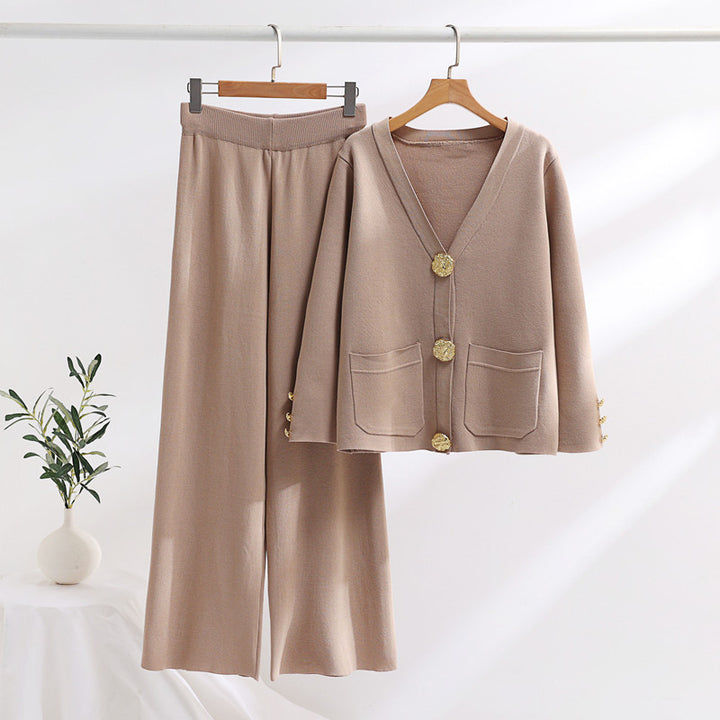 Damer elegant stickat loungeklädesset med vida ben och vackra knappar Mirla-Eva Jonsson