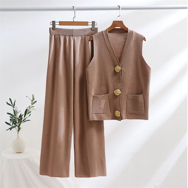 Damer elegant stickat loungewear-set med knappdetaljering Mirla-Eva Jonsson