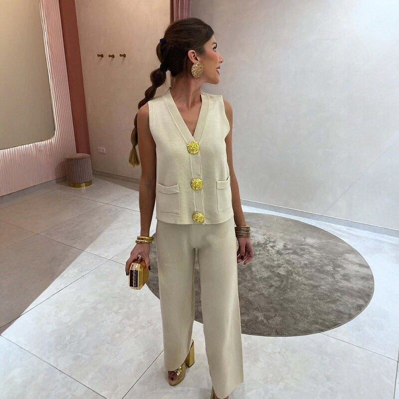 Damer elegant stickat loungewear-set med knappdetaljering Mirla-Eva Jonsson