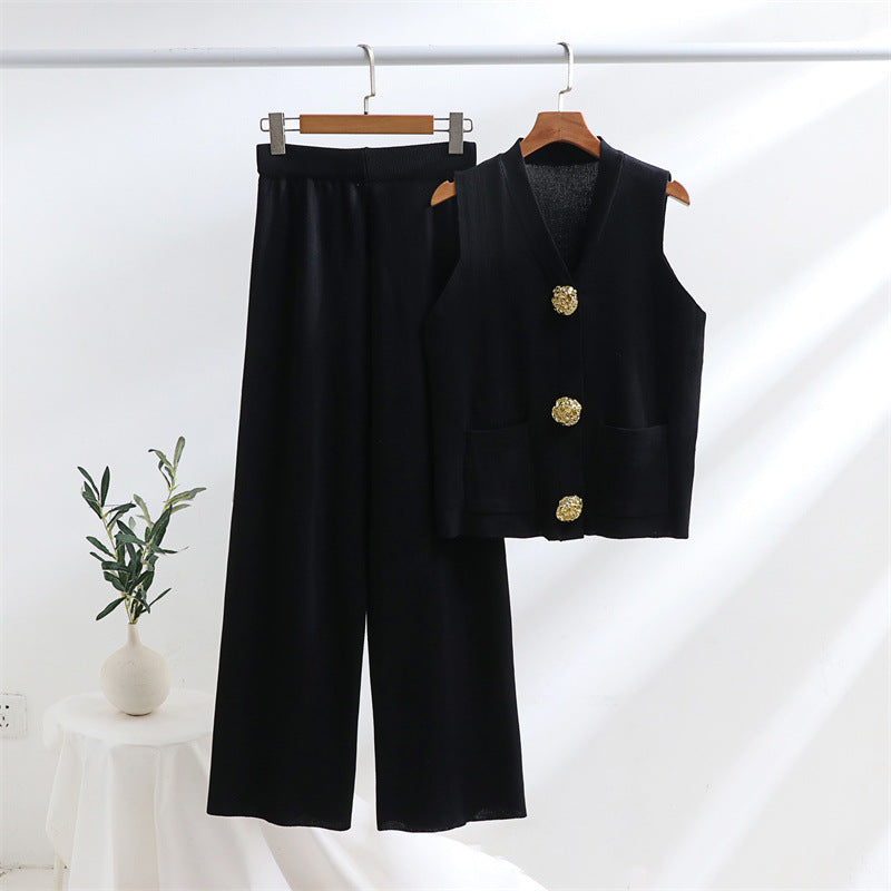 Damer elegant stickat loungewear-set med knappdetaljering Mirla-Eva Jonsson