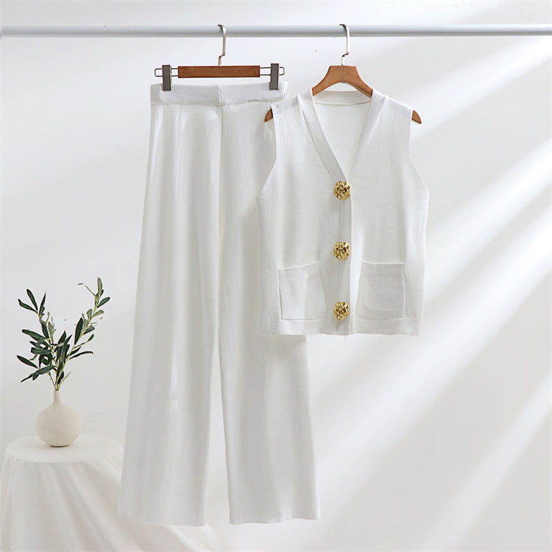 Damer elegant stickat loungewear-set med knappdetaljering Mirla-Eva Jonsson