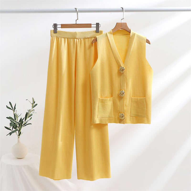 Damer elegant stickat loungewear-set med knappdetaljering Mirla-Eva Jonsson