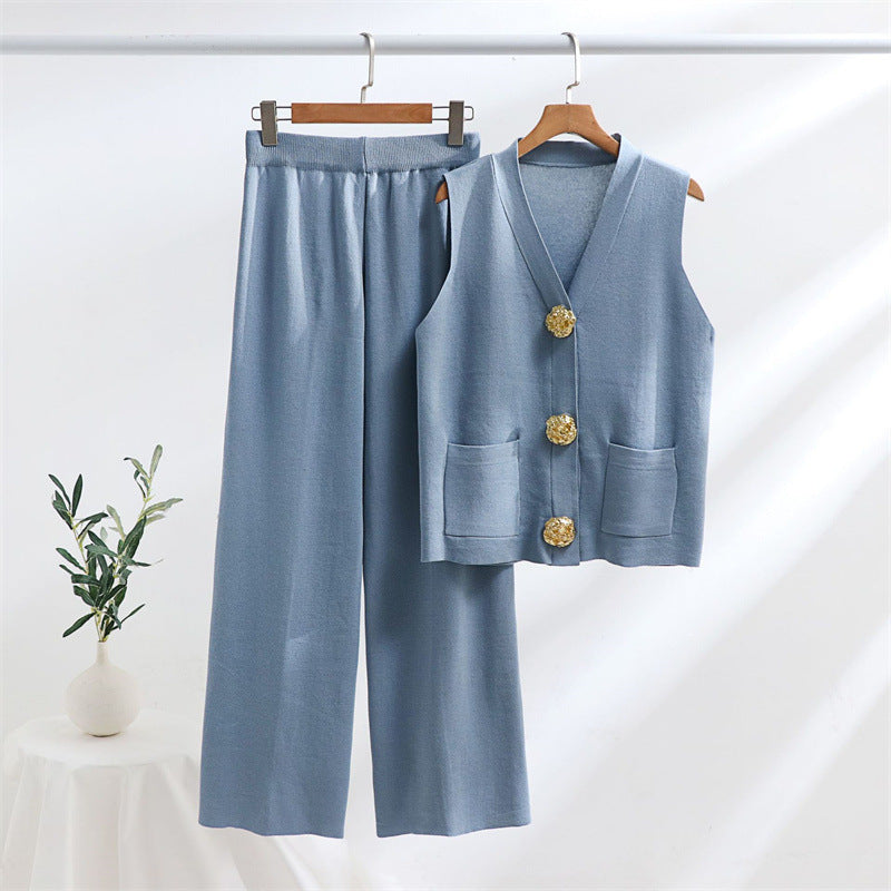 Damer elegant stickat loungewear-set med knappdetaljering Mirla-Eva Jonsson