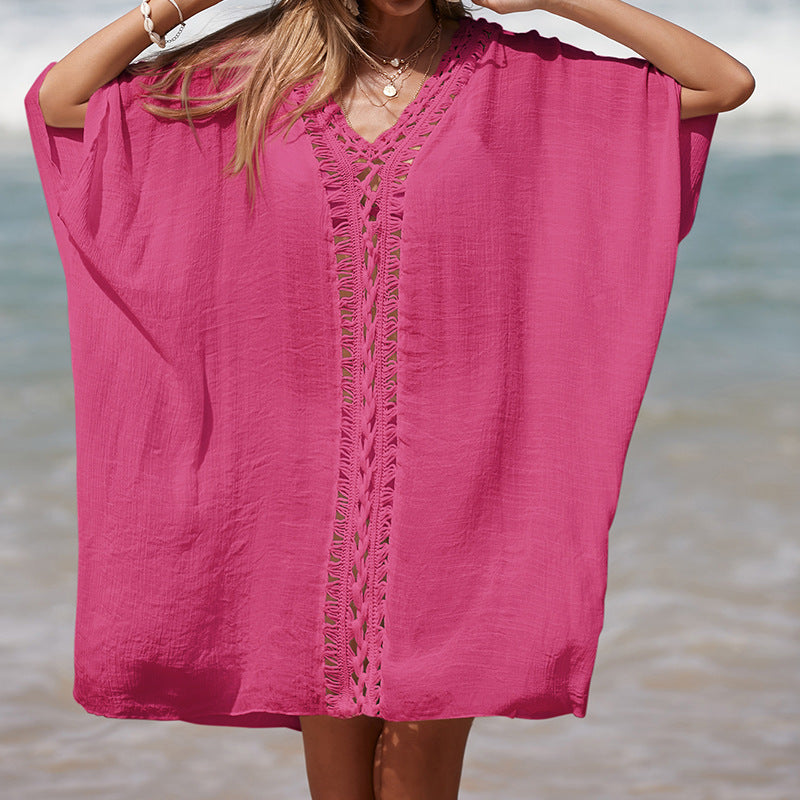 Damer elegant strandponcho med raffinerade virkadetaljer och djup V-urringning Mirla-Eva Jonsson