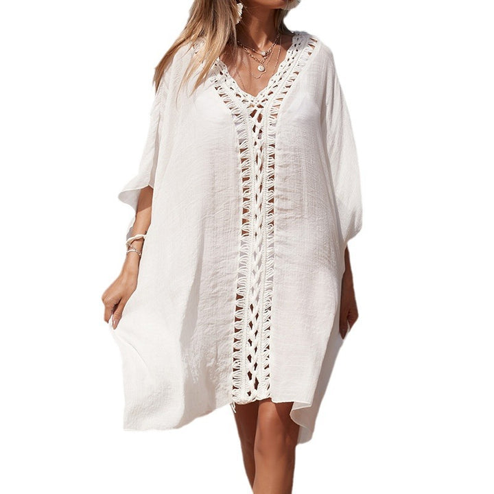 Damer elegant strandponcho med raffinerade virkadetaljer och djup V-urringning Mirla-Eva Jonsson