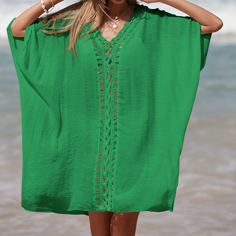 Damer elegant strandponcho med raffinerade virkadetaljer och djup V-urringning Mirla-Eva Jonsson