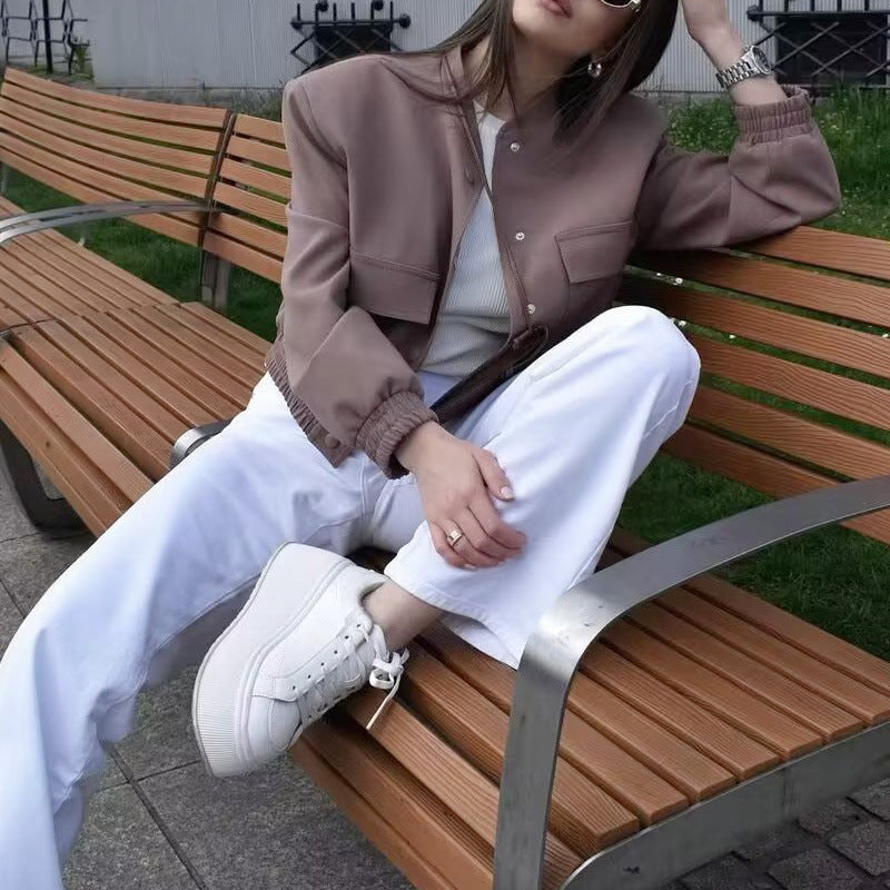 Damer elegant sweatjacka med praktiska fickor och modern hög krage Mirla-Eva Jonsson