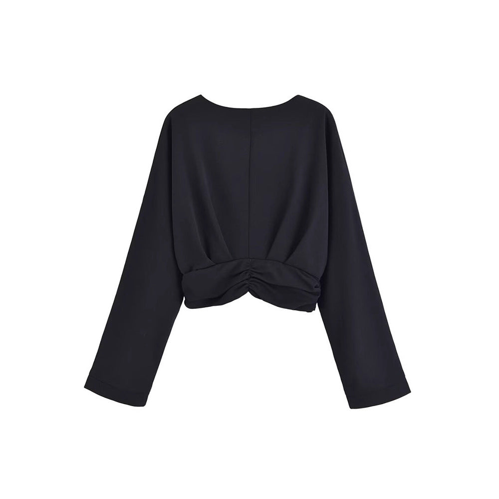 Damer elegant topp med djup V-ringning och raffinerad volangdesign Mirla-Eva Jonsson