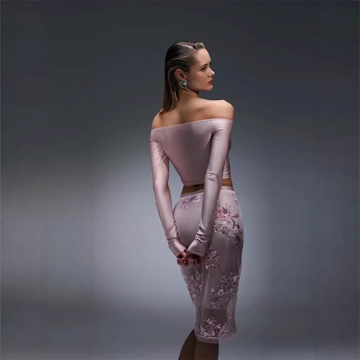 Damer elegant topp med floral spetsbård och kjol-design Mirla-Eva Jonsson