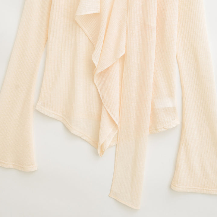 Damer elegant topp med snygg volang-design Mirla-Eva Jonsson