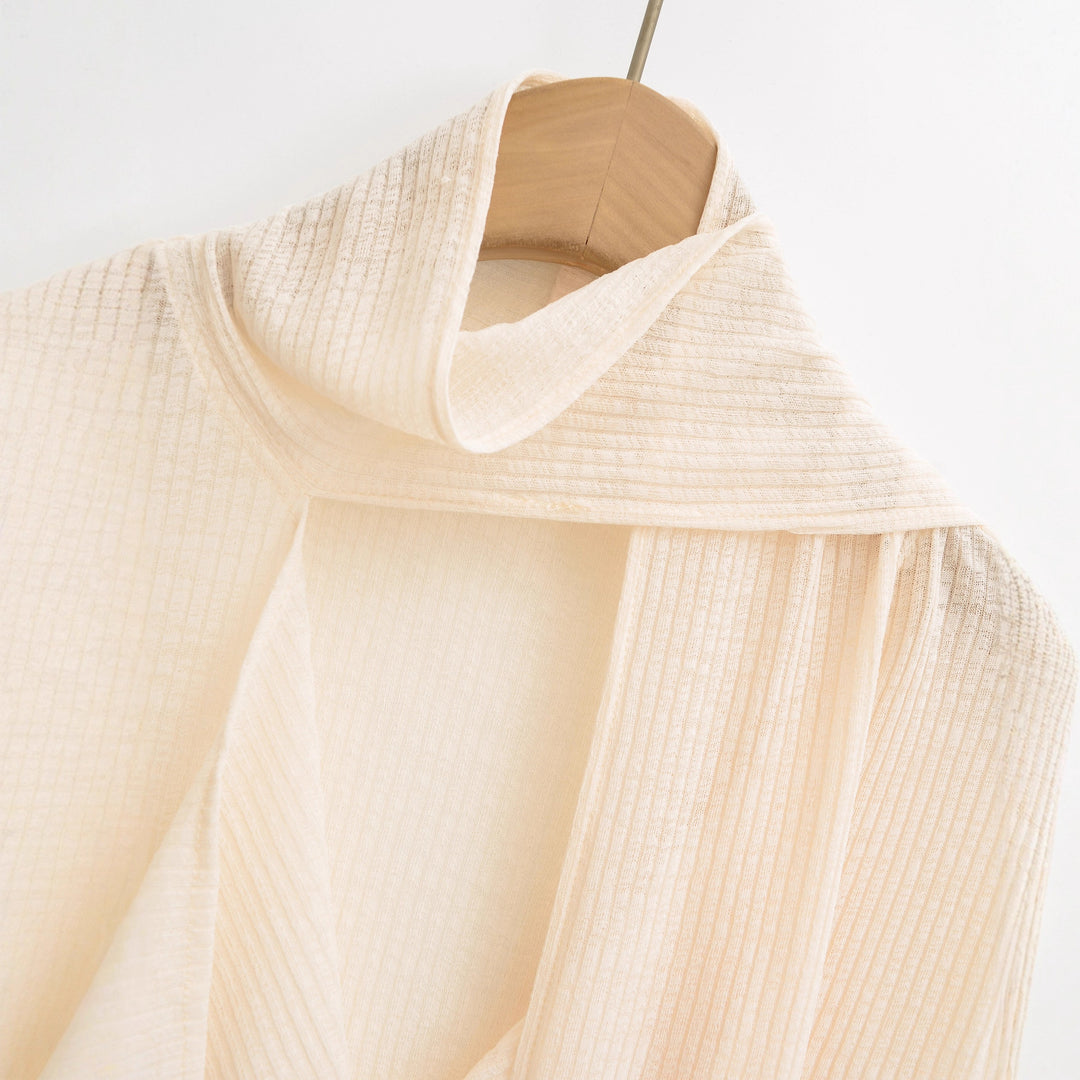 Damer elegant topp med snygg volang-design Mirla-Eva Jonsson