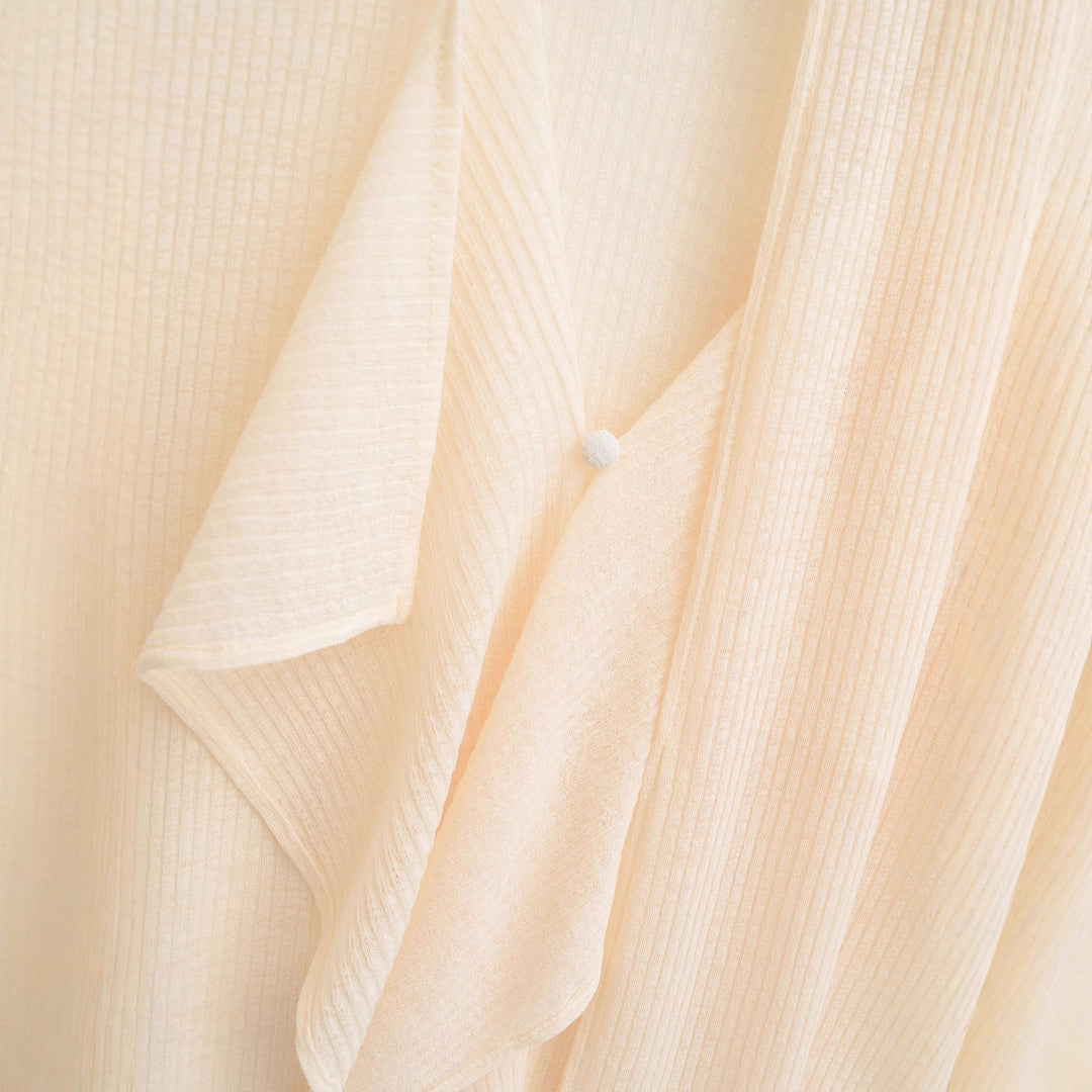 Damer elegant topp med snygg volang-design Mirla-Eva Jonsson