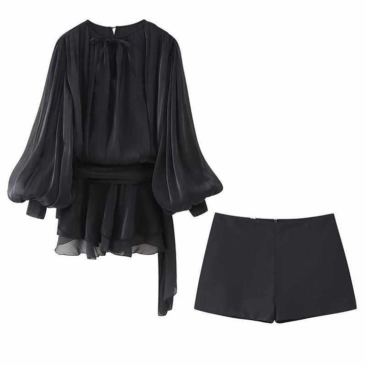 Damer elegant topp med voluminösa ärmar och matchande shorts Mirla-Eva Jonsson