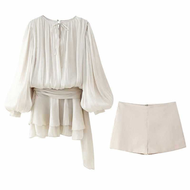 Damer elegant topp med voluminösa ärmar och matchande shorts Mirla-Eva Jonsson
